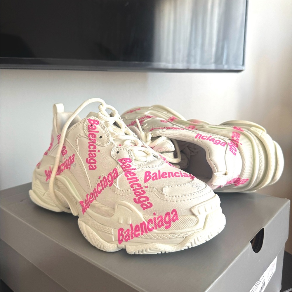 BRAND NEW BALENCIAGA SNEAKERS